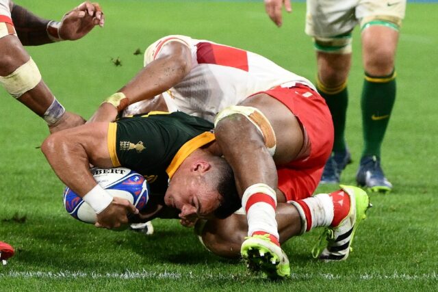 South Africa Jesse Kriel scores a try
