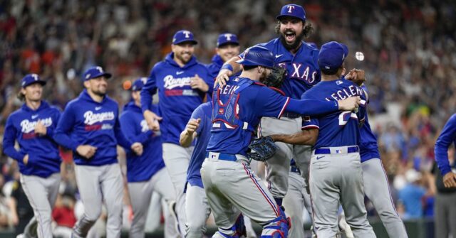 García Powers Rangers To First World Series Since 2011 With 11 4 Rout Of Astros In Game 7 Of