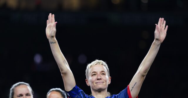 Megan Rapinoe Honored By Team Ol Reign In Front Of Record Nwsl Crowd Of 34130 Breitbart 