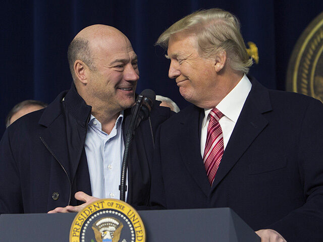 U.S. President Donald Trump, center right, and Gary Cohn, director of the U.S. National Ec