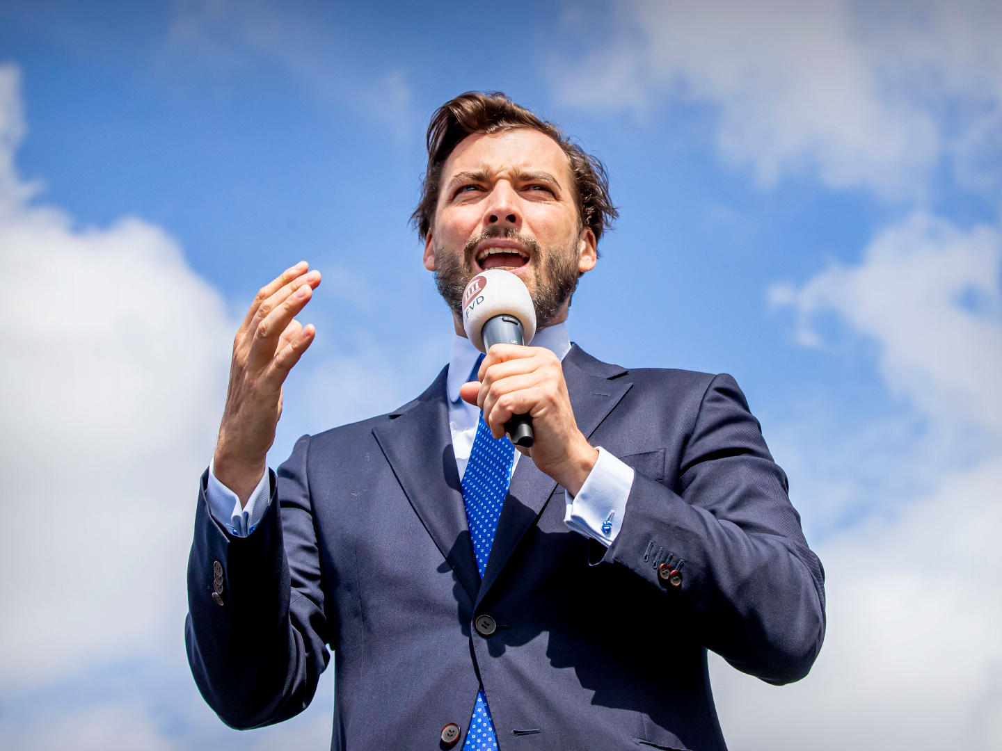 Dutch Populist Thierry Baudet Hospitalised After Glass Bottle Attack - Vimarsana News