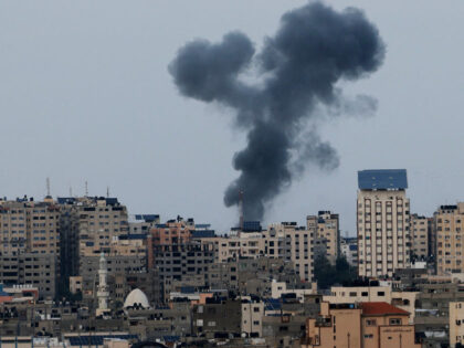 EDITORS NOTE: Graphic content / TOPSHOT - A plume of black smoke rises above Gaza City&#03