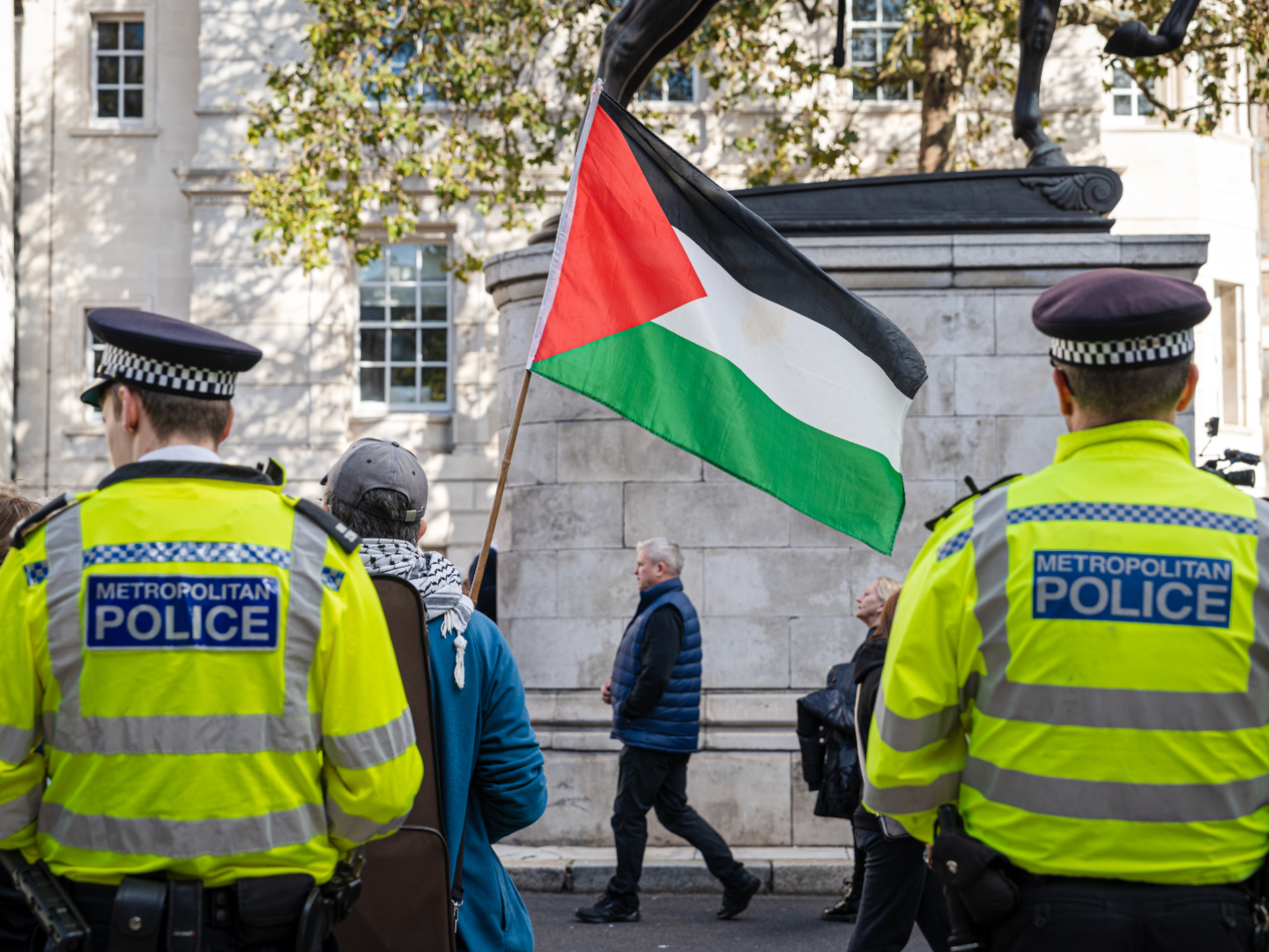 Man Arrested After Complaining About Palestinian Flags Flying in London - Vimarsana News