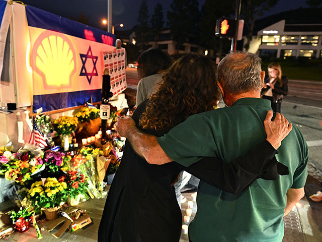 Thousand Oaks, California November 7, 2023-Mourners gather to pay their respects to Paul K