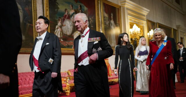 Korea's President Yoon and K-Pop Band Fêted by British King at Banquet