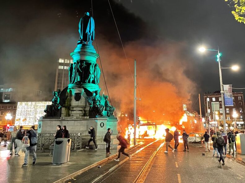 Irish Establishment Sneers at Anti-Migration Riot as 'Hate, 'Lunatic' - Vimarsana News