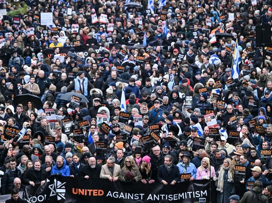Tens of Thousands March Against Antisemitism Including Boris Johnson - Vimarsana News