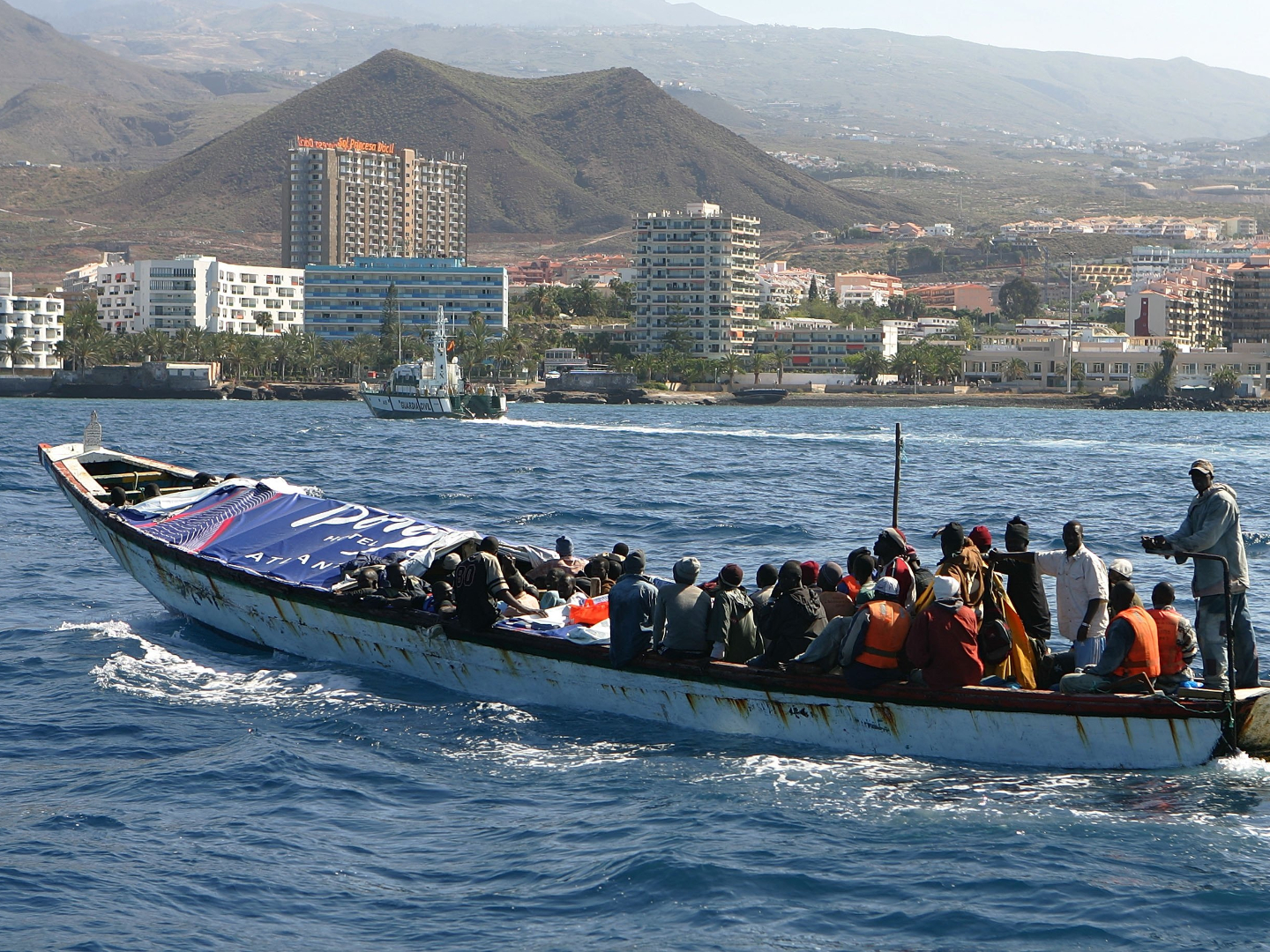 Record 32,000 Illegal Boat Migrants Arrive on Spain's Canary Islands - Vimarsana News