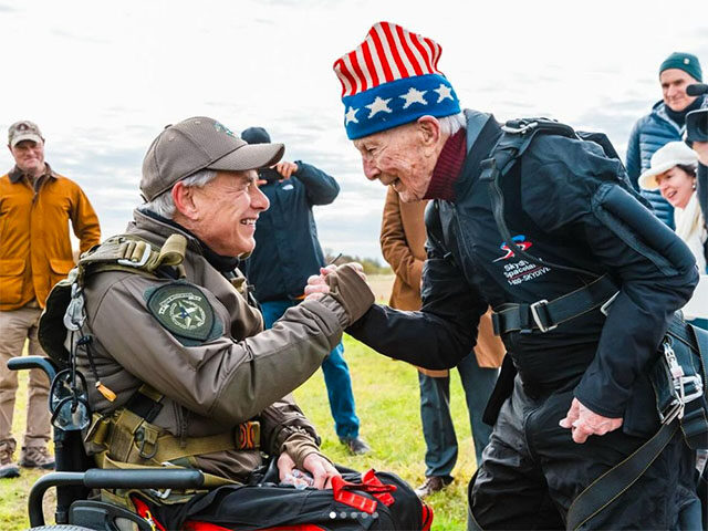 Gov. Greg Abbott (L) and Al Blaschke, a 106-year-old World War II veteran