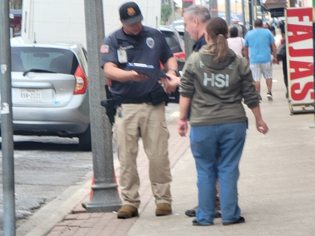 A highly trained Homeland Security Investigations (HSI) special agent is relegated to migrant transport duty due to the migrant surge. (Bob Price/Breitbart Texas)