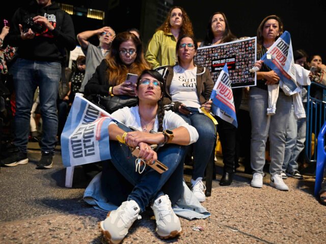 TEL AVIV, ISRAEL - NOVEMBER 25: Families of hostages and their supporters participate in a special Havdallah (a Jewish ritual ending Shabbat) service ahead of another 13 Israeli hostages being released from Gaza and brought back to Israel, during the second day of the temporary truce outside The Museum of …