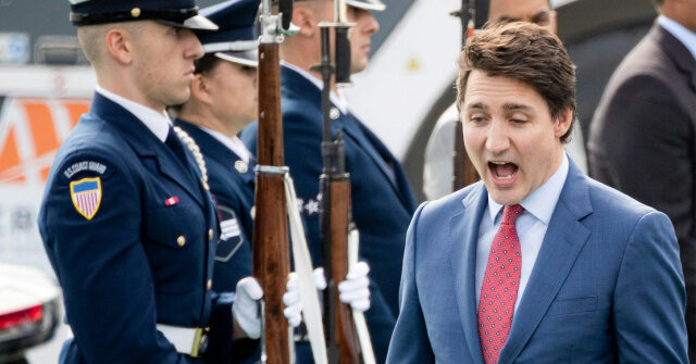 Pro-Palestinian Demonstrators Confront Justin Trudeau at Restaurant