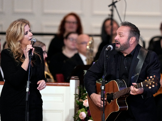 Trisha Yearwood, Garth Brooks Mocked for Singing 'Atheist Anthem' 'Imagine' at Devotedly Christian Roselyn Carter's Funeral - Vimarsana News
