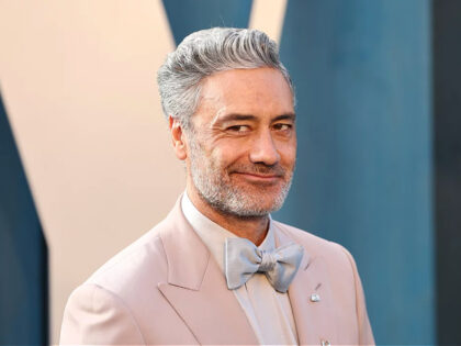BEVERLY HILLS, CALIFORNIA - MARCH 27: Taika Waititi attends the 2022 Vanity Fair Oscar Party hosted by Radhika Jones at Wallis Annenberg Center for the Performing Arts on March 27, 2022 in Beverly Hills, California. (Photo by Arturo Holmes/FilmMagic)
