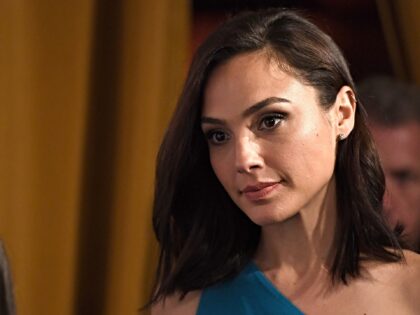 Actress Gal Gadot attends the 2018 National Board of Review Awards Gala at Cipriani 42nd Street on January 9, 2018 in New York City. / AFP PHOTO / ANGELA WEISS (Photo credit should read ANGELA WEISS/AFP via Getty Image