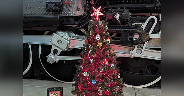 Wisconsin Museum Blasted for Christmas Festival's Satanic Tree
