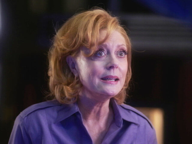 susan-sarandon-blue-beetle-screenshot