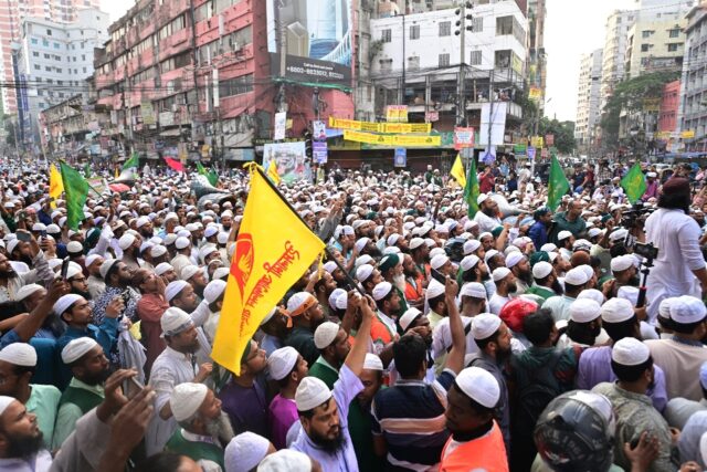Protesters from the Islami Andolan Bangladesh party march towards the election commission