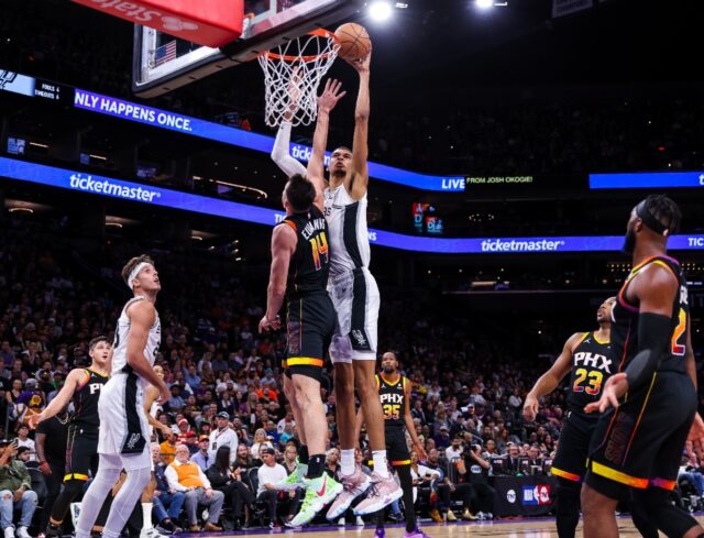 Victor Wembanyama makes a dunk in San Antonio's 115-114 win over Phoenix on Tuesday