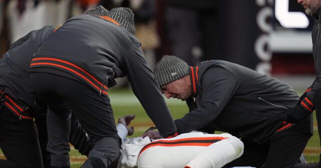 Browns QB Dorian Thompson-Robinson Evaluated For Head Injury After Hit ...