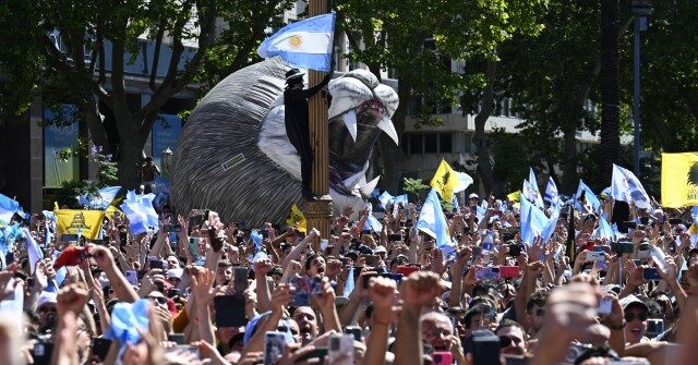 Argentina: Javier Milei’s Supporters Clean Streets After His Inauguration