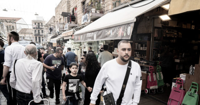 Report: 500 to 600 Israelis Applying for Gun License Each Day