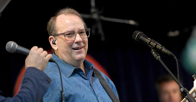 Beach Boys Member Jeffrey Foskett Dies at 67