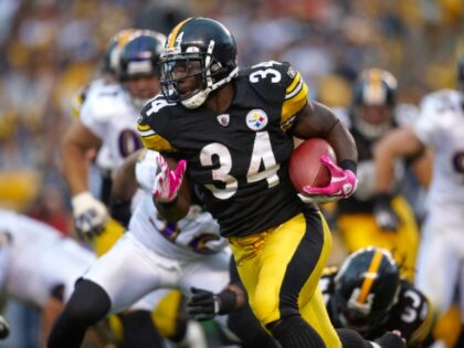 Football: Pittsburgh Steelers Rashard Mendenhall (34) in action, rushing vs Baltimore Rave