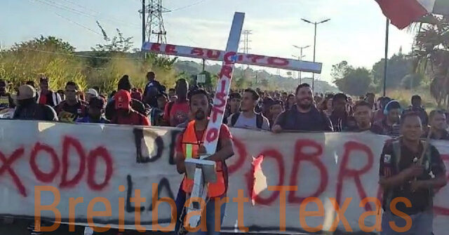 Mexican Cops Step Aside as New Migrant 'Poverty' Caravan Moves North