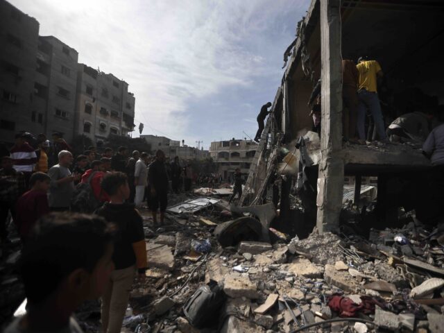 Gaza rubble (Mohammed Dahman / Associated Press)