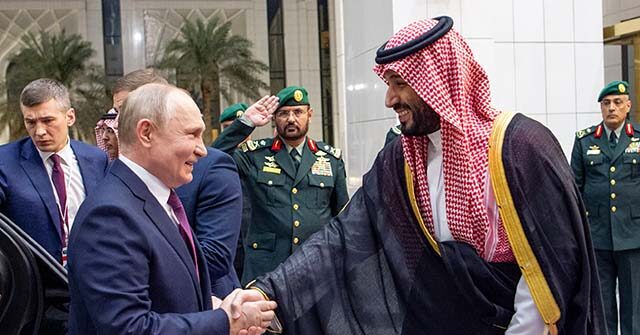 Putin, MBS Agree to Pressure OPEC+ to Keep Oil Production Reduced