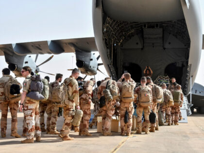The last French soldiers board a French military plane to leave Niger for good, at the Fre