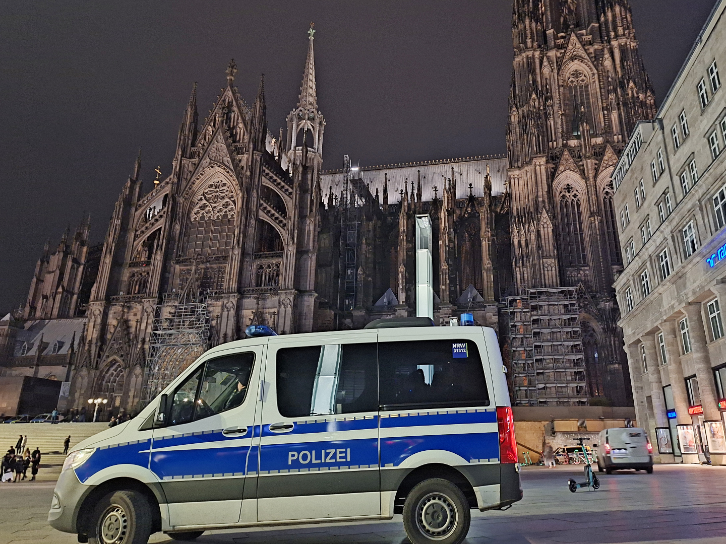Islamists Arrested over Christmas Terror Attack Plot on Cologne Cathedral - Vimarsana News