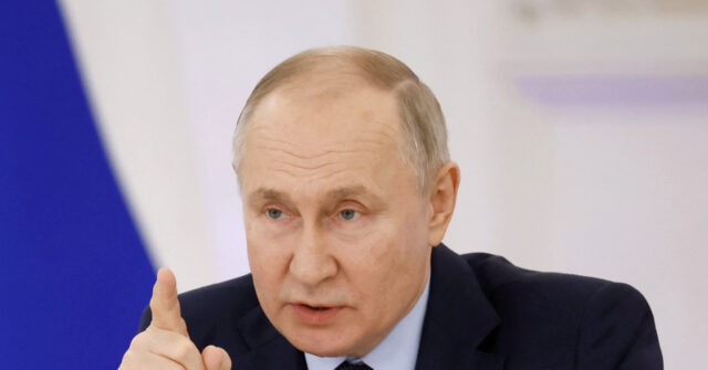 Vladimir Putin Vows Russia 'Will Never Back Down' in New Year's Address