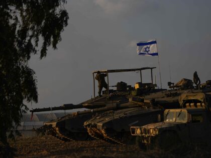 IDF tank (Ariel Schalit / Associated Press)