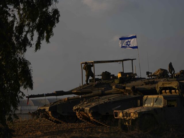 IDF tank (Ariel Schalit / Associated Press)