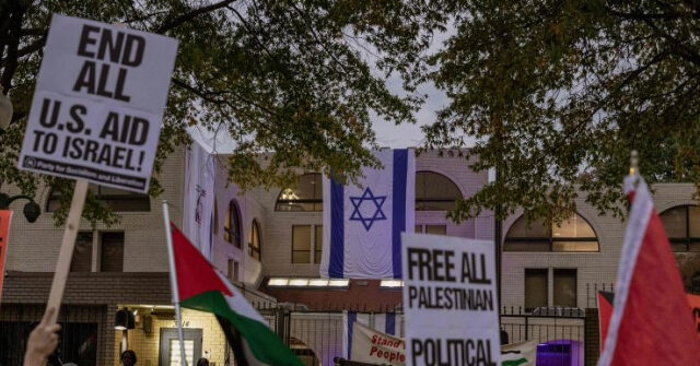 Palestinian Protesters Tell Jews at Israeli Embassy 'We Will Kill You All'