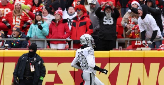 'Grinch!': Raiders' Jack Jones Offers Ball to Child After Scoring TD, Then Takes It Away