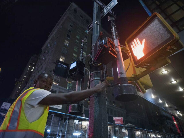 Power outage NYC: Lights flicker after Con Edison equipment failure