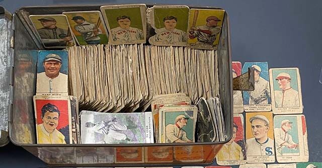 PHOTO: 600 Rare Baseball Cards Discovered in Late Father's Closet