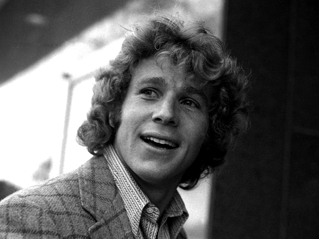 Actor Ryan O'Neal, Star of 'Love Story,' 'Paper Moon,' and 'Barry Lyndon,' Dies at 82 - Vimarsana News
