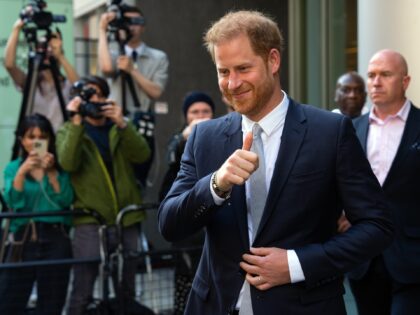 LONDON, ENGLAND - JUNE 7: Prince Harry, Duke of Sussex, gives a thumbs up as he leaves aft