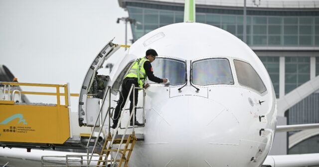 China Shows Off Homegrown C919 Jet In Hong Kong - Breitbart