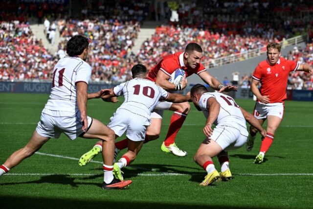 Wales wing George North (C)