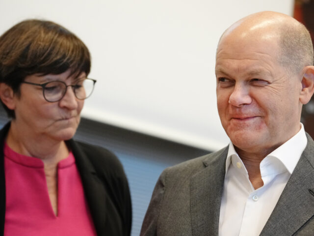 07 November 2023, Berlin: Federal Chancellor Olaf Scholz (SPD) and Saskia Esken, Federal C