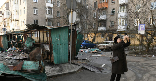 11 Killed in Russian Shelling of Donetsk While Ukraine Claims Successful Strike on Crimean Airbase