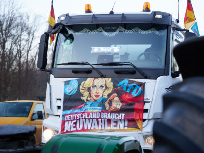 08 January 2024, Berlin: An AfD banner can be seen on a truck on the sidelines of a farmer