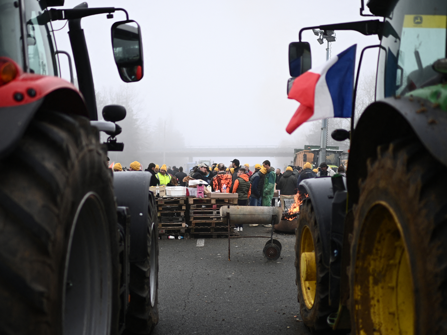 France: Farmers to Blockade Paris After Rejecting Gov't 'Concessions' - Vimarsana News