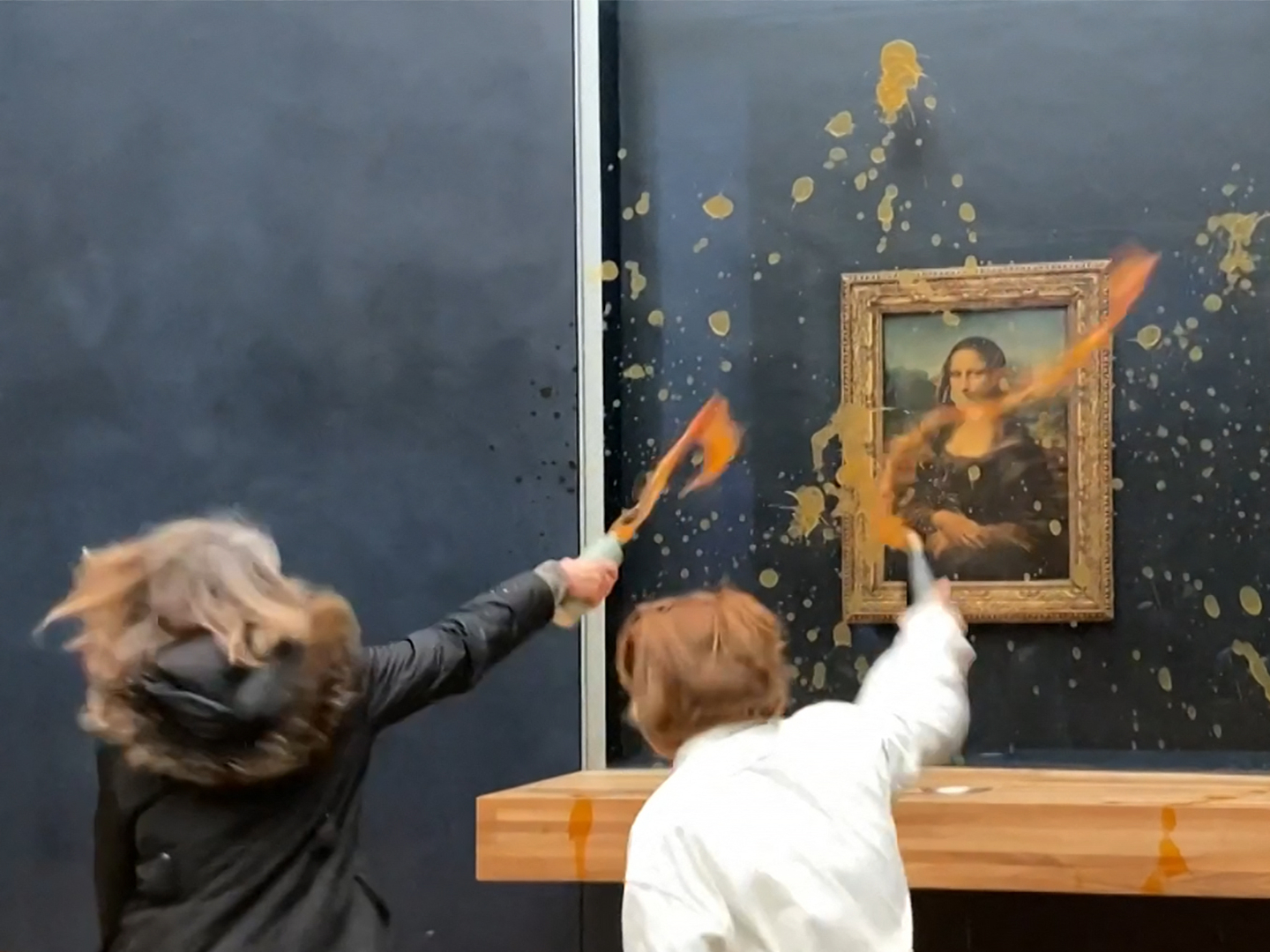 Climate Activists Hurl Soup at Mona Lisa Painting in Paris' Louvre - Vimarsana News