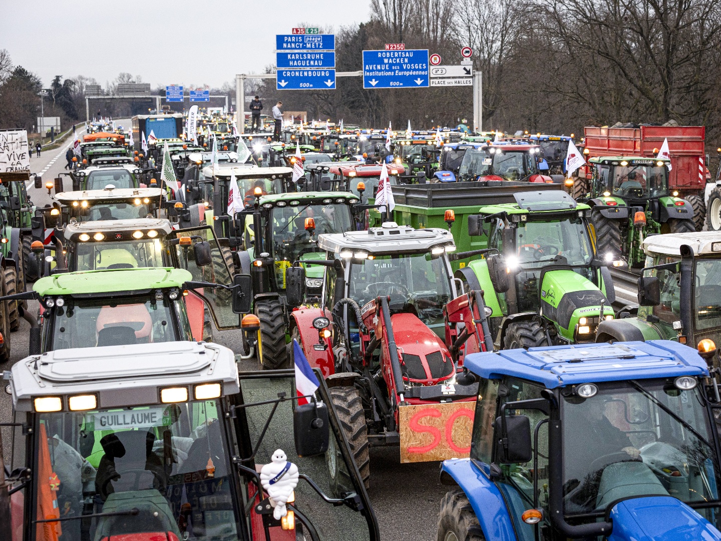 French Farmers Vow to Take Tractor Protest to Brussels - Vimarsana News